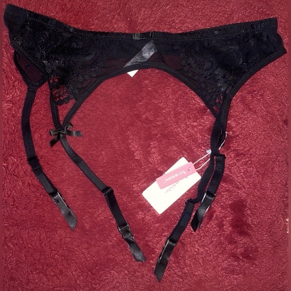 Red and Black Lace Garter Belt Set - Picture 4 of 6